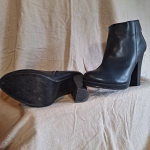 Manhattan Collection Heeled Bootie Size 9